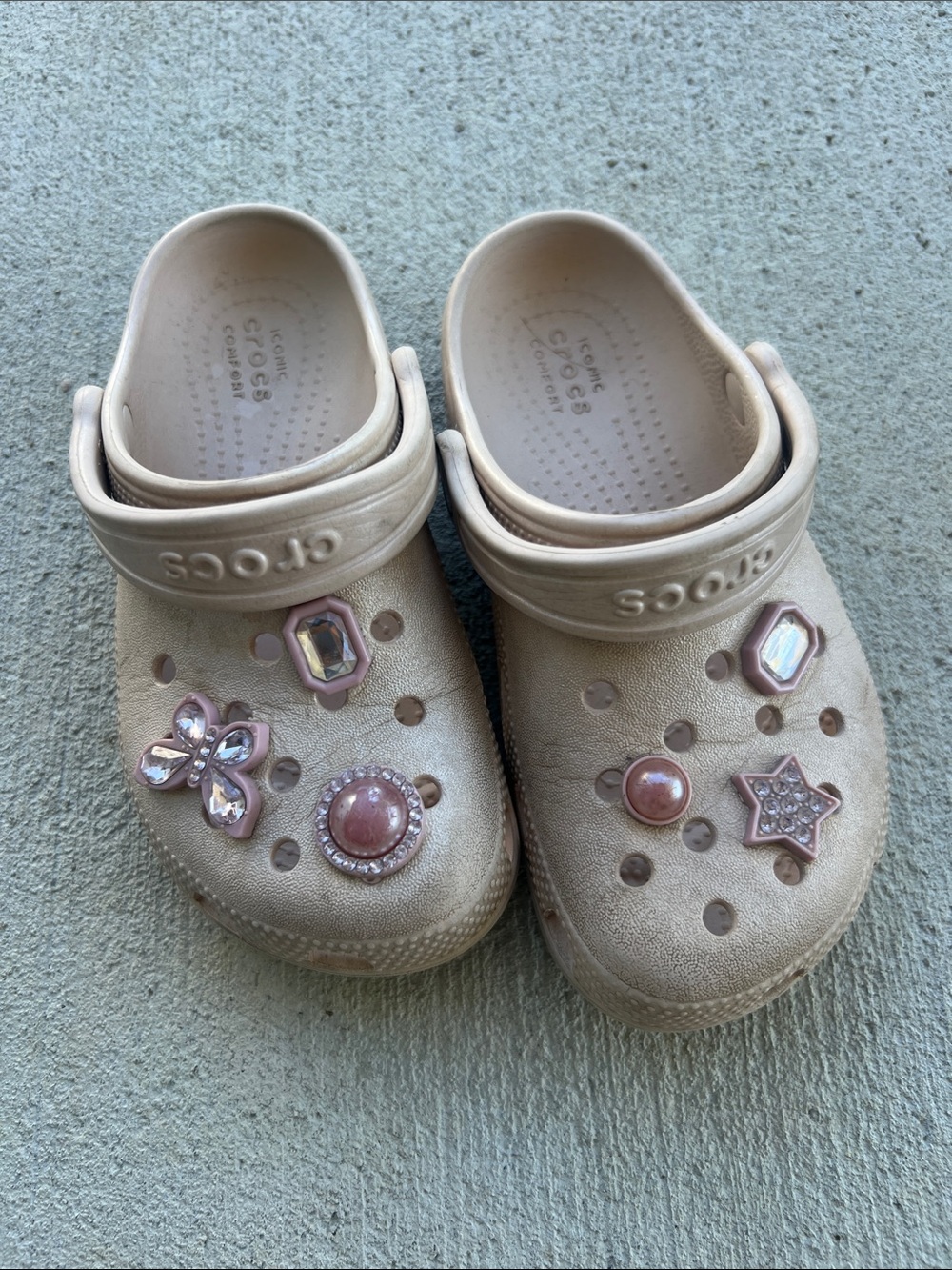 CROCS Kids' Pearl Pink Charm Clogs